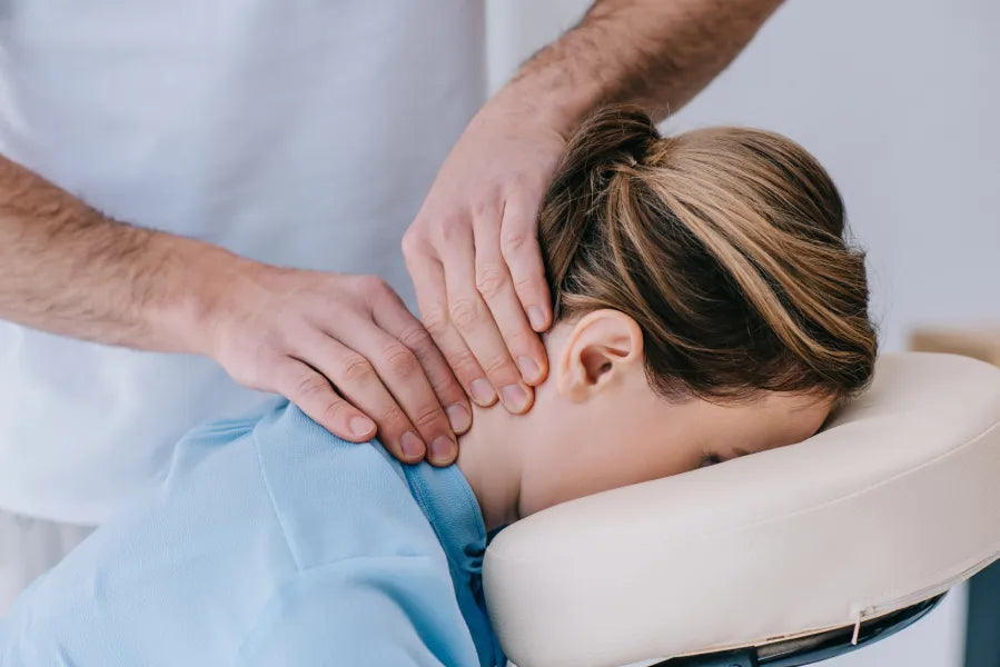 7 exercices pour cervicales à faire au bureau